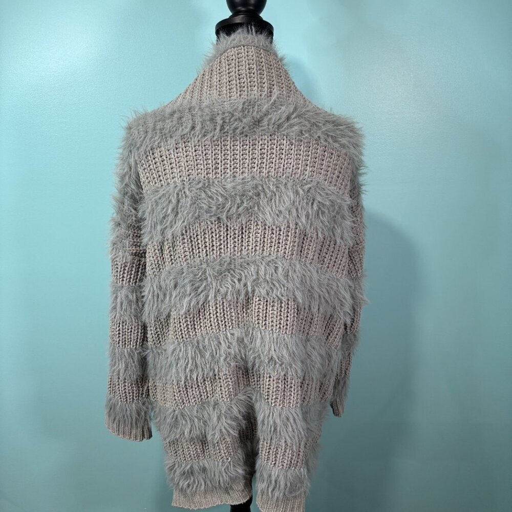 Davi & Dani Fuzzy Open Cardigan          Lot J - Picture 2 of 7